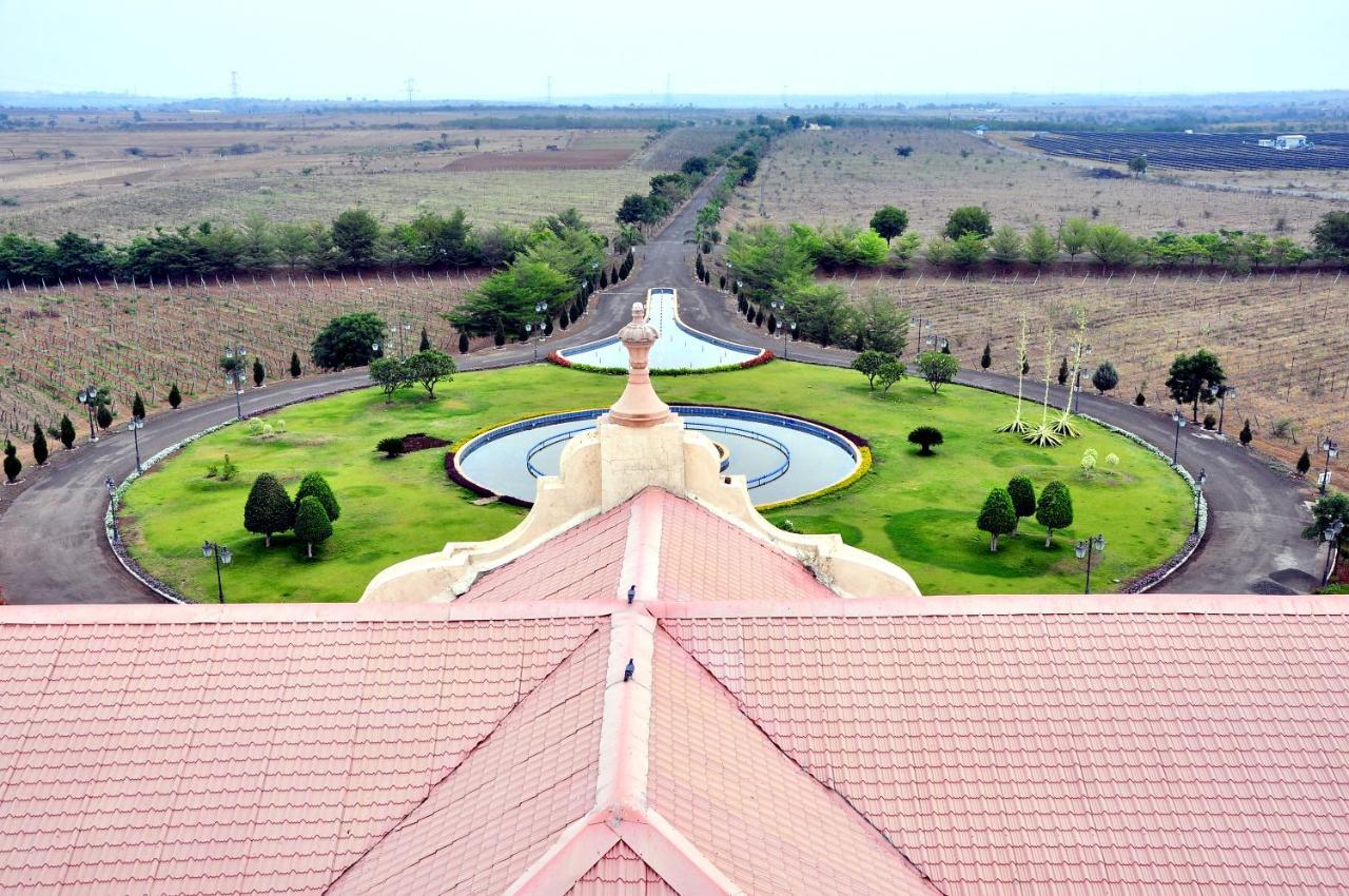 Resort At Four Seasons Winery & Vineyards Pune Exterior foto